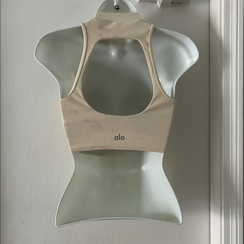 ALO Yoga Tan Cream Sleeveless Crop Tank Top